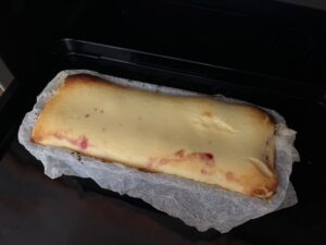 焼き途中のケーキの画像