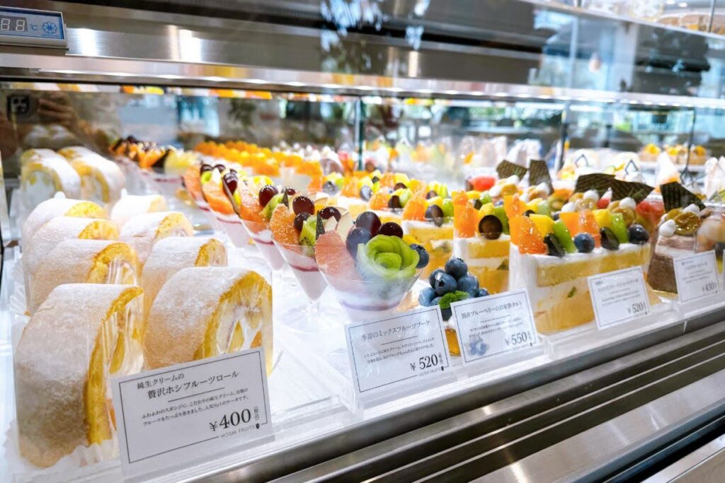 ホシフルーツのケーキ用ショーケースの写真