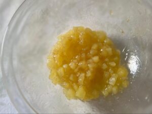 材料を混ぜ、電子レンジで加熱した状態の写真