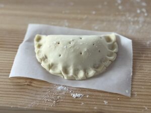 材料を包んだパイシートにの写真