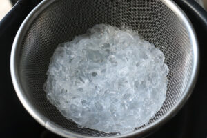 ザルに入った春雨の写真